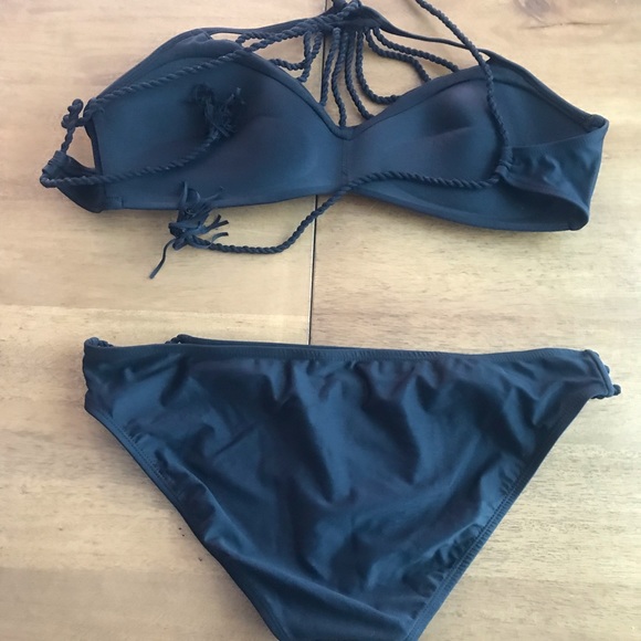 High neck twisted bikini - Picture 2 of 2